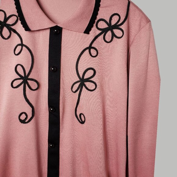 Cricket Lane  Vtg Sweater With Black Embroidery & Faux Buttons Pink/black Large - Picture 4 of 10